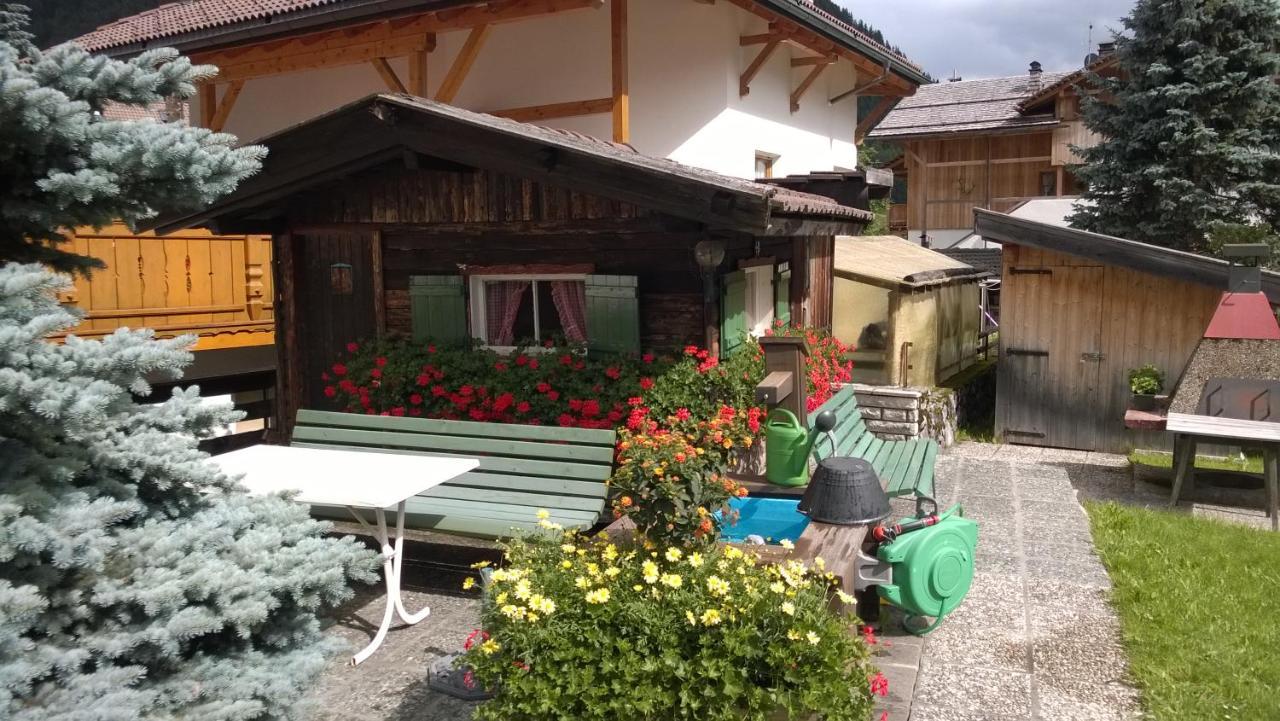 Garni Gabrieli Panzió Corvara In Badia Kültér fotó